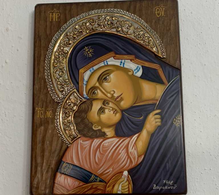 Κρήτη: Η διπλή δωρεά της οικογένειας Βαρδινογιάννη – Η εικόνα της Παναγίας που κέντρισε τα βλέμματα όλων