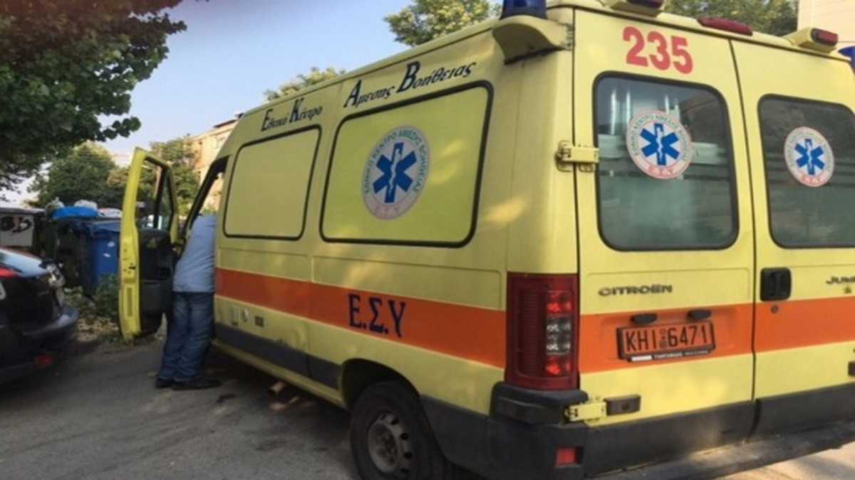 Πρέβεζα: Τροχαίο με τρεις τραυματίες στο Κανάλι – Διαλύθηκε το αυτοκίνητο που βγήκε από τον δρόμο