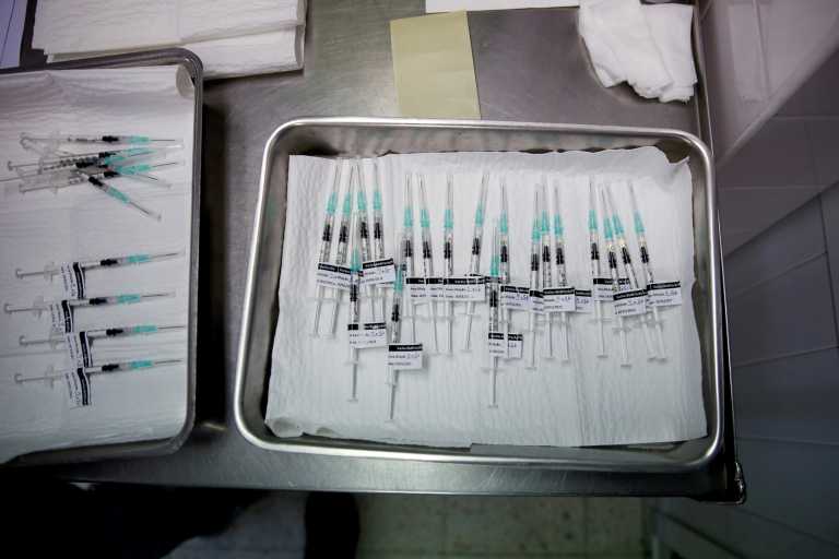 Athanasios Tsakris: 10 times less likely to get sick those who take the third dose