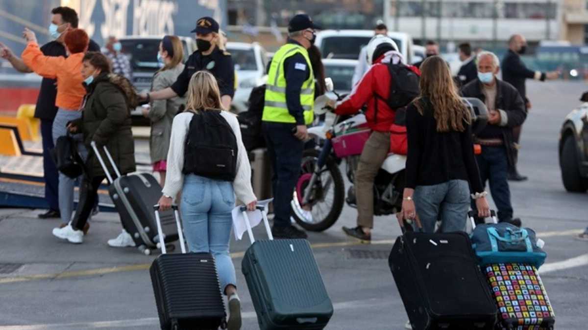 Σποράδες: Μέσα στο πρώτο ταξίδι από Θεσσαλονίκη – Ουρές στο λιμάνι και αναχώρηση με μεγάλη πληρότητα