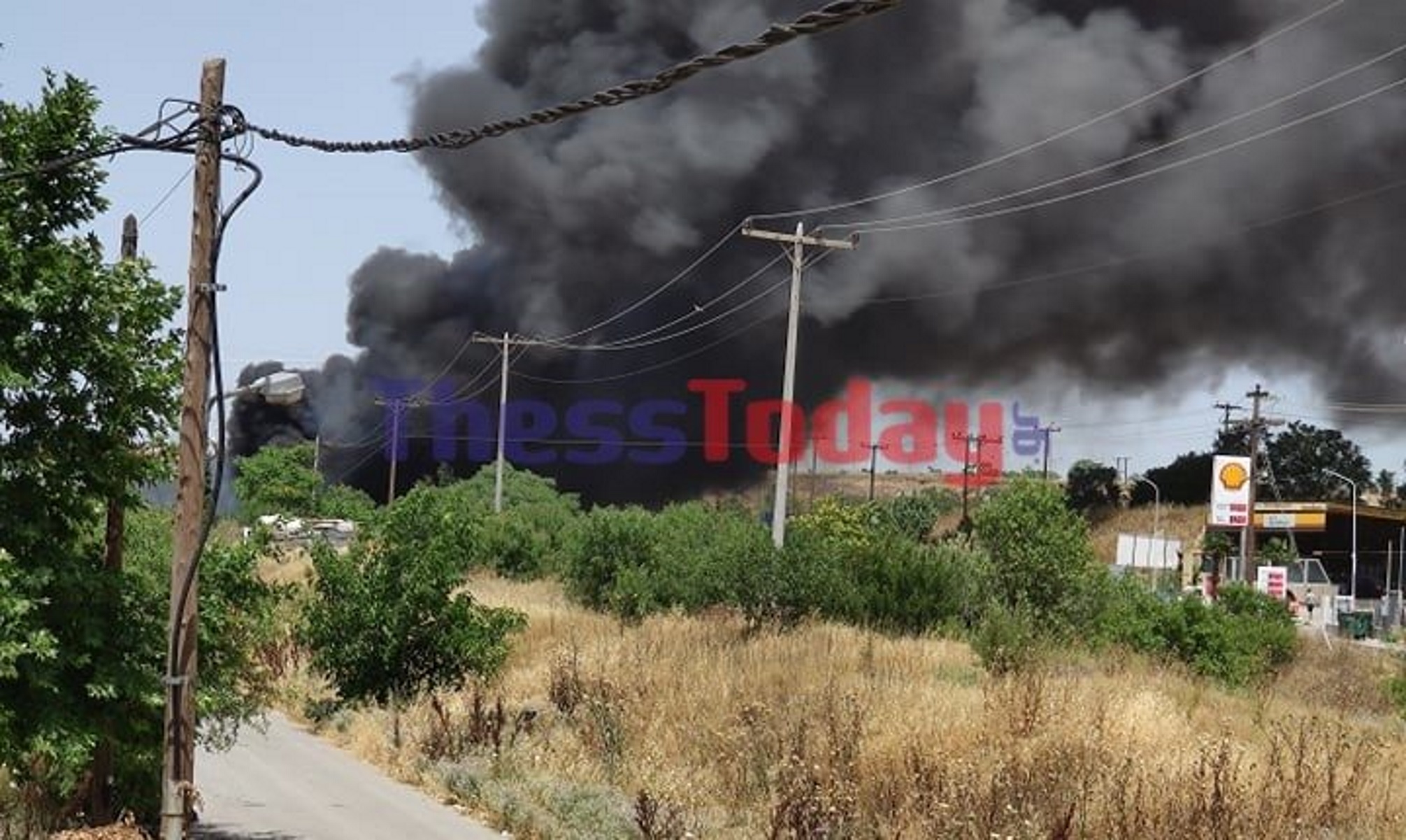 Θεσσαλονίκη: Φωτιά κοντά σε αμαξοστάσιο του ΟΑΣΘ και σε πρατήρια καυσίμων (video)