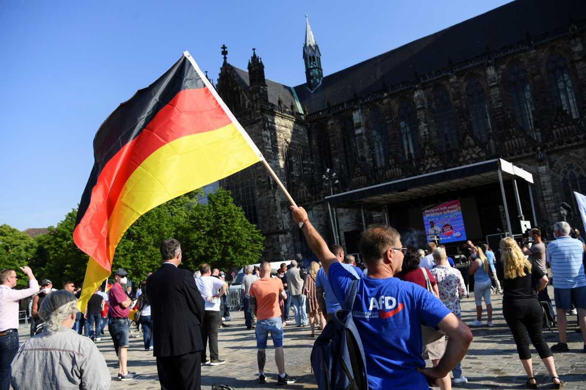 Γερμανία: Άνοδο του ακροδεξιού AfD δείχνει δημοσκόπηση της Bild – «Κόκκινη κάρτα» στον υπουργό Οικονομίας