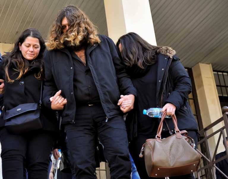 Βαγγέλης Γιακουμάκης: Διακόπηκε η δίκη – Ραγίζουν καρδιές οι γονείς του αδικοχαμένου σπουδαστή