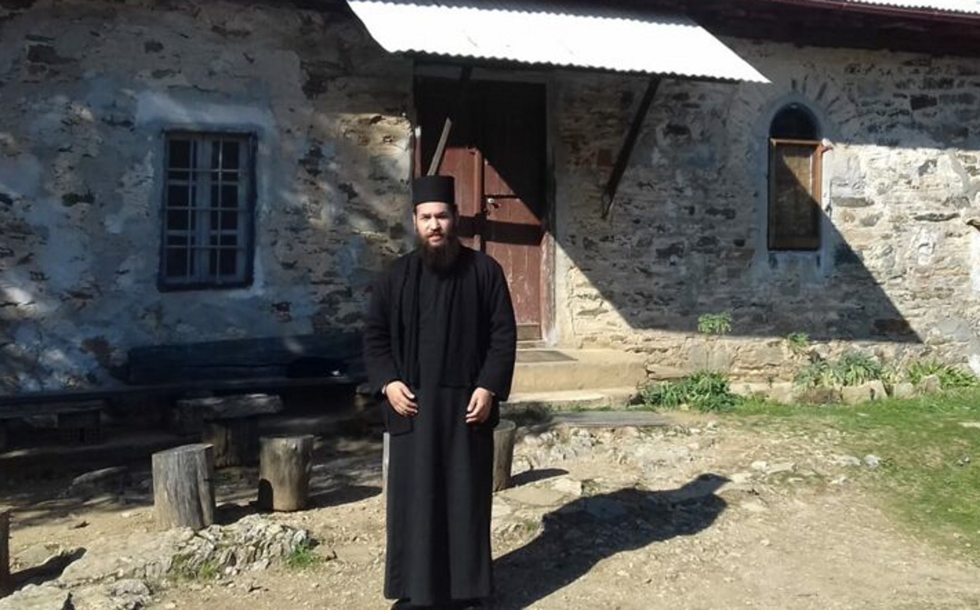 Μονή Πετράκη: Αλλοπρόσαλλη η συμπεριφορά του ιερέα στο κρατητήριο – Τι είπε στους αστυνομικούς