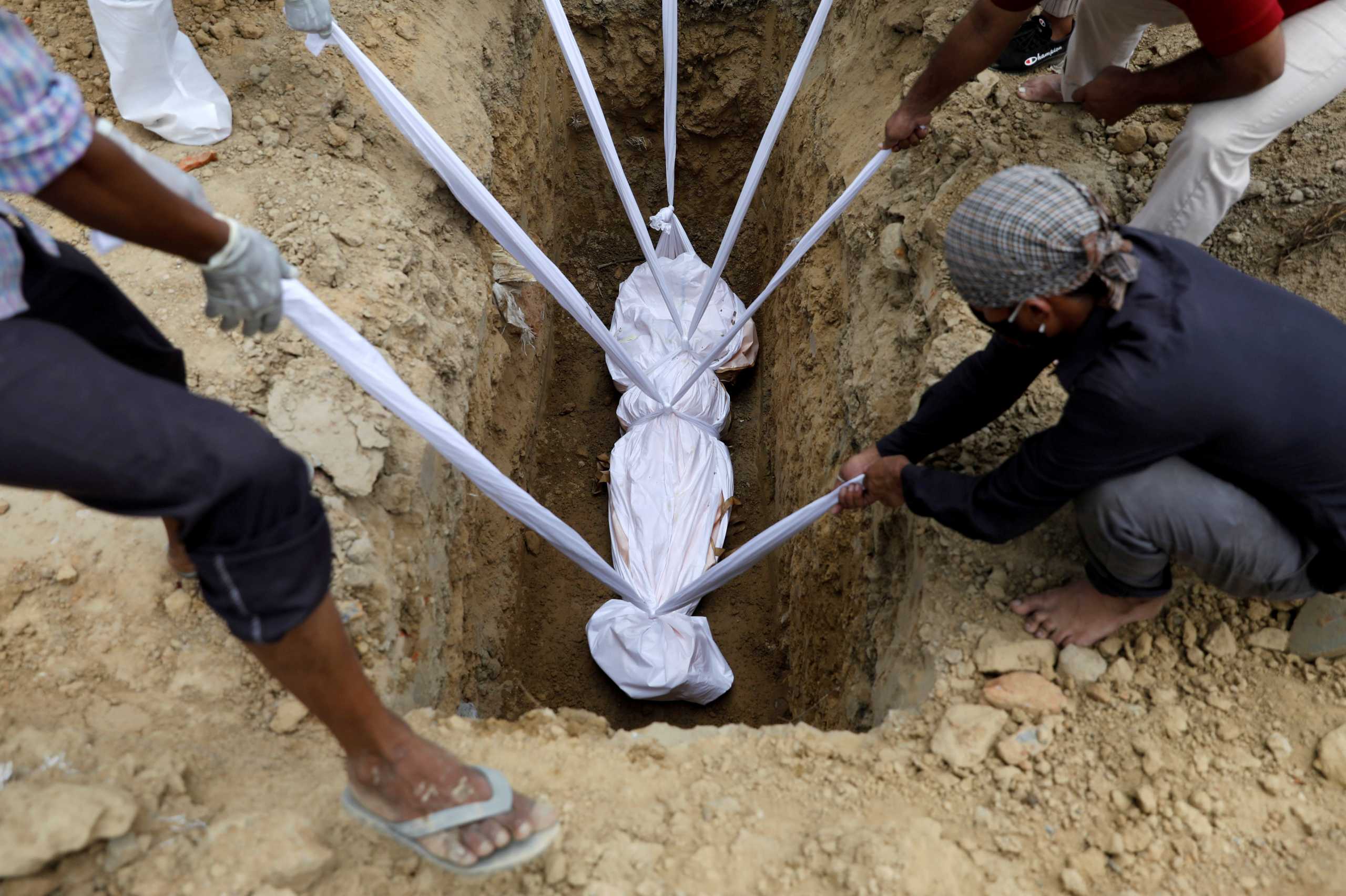 Ινδία: Βουλιάζει στον κορονοϊό – 817 νεκροί και σχεδόν 46.000 κρούσματα σε 24 ώρες