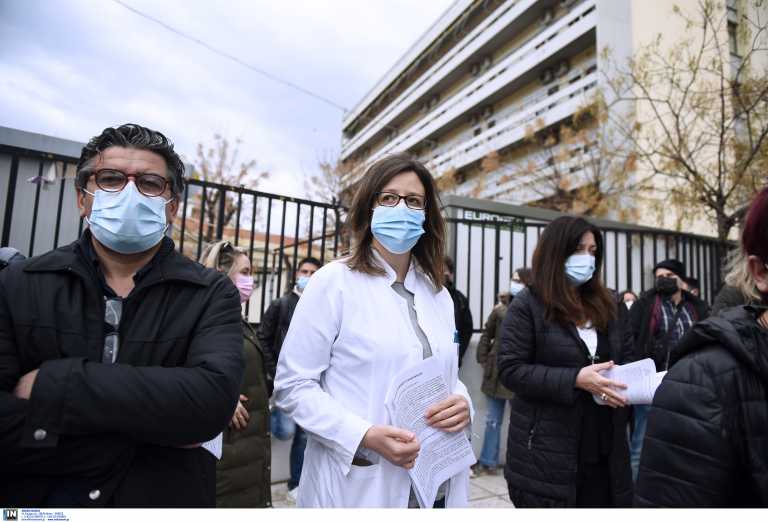 Θεσσαλονίκη: Διαμαρτυρία γιατρών και νοσηλευτών στο Ιπποκράτειο – «Ήρθε η ώρα για οριστικές λύσεις»