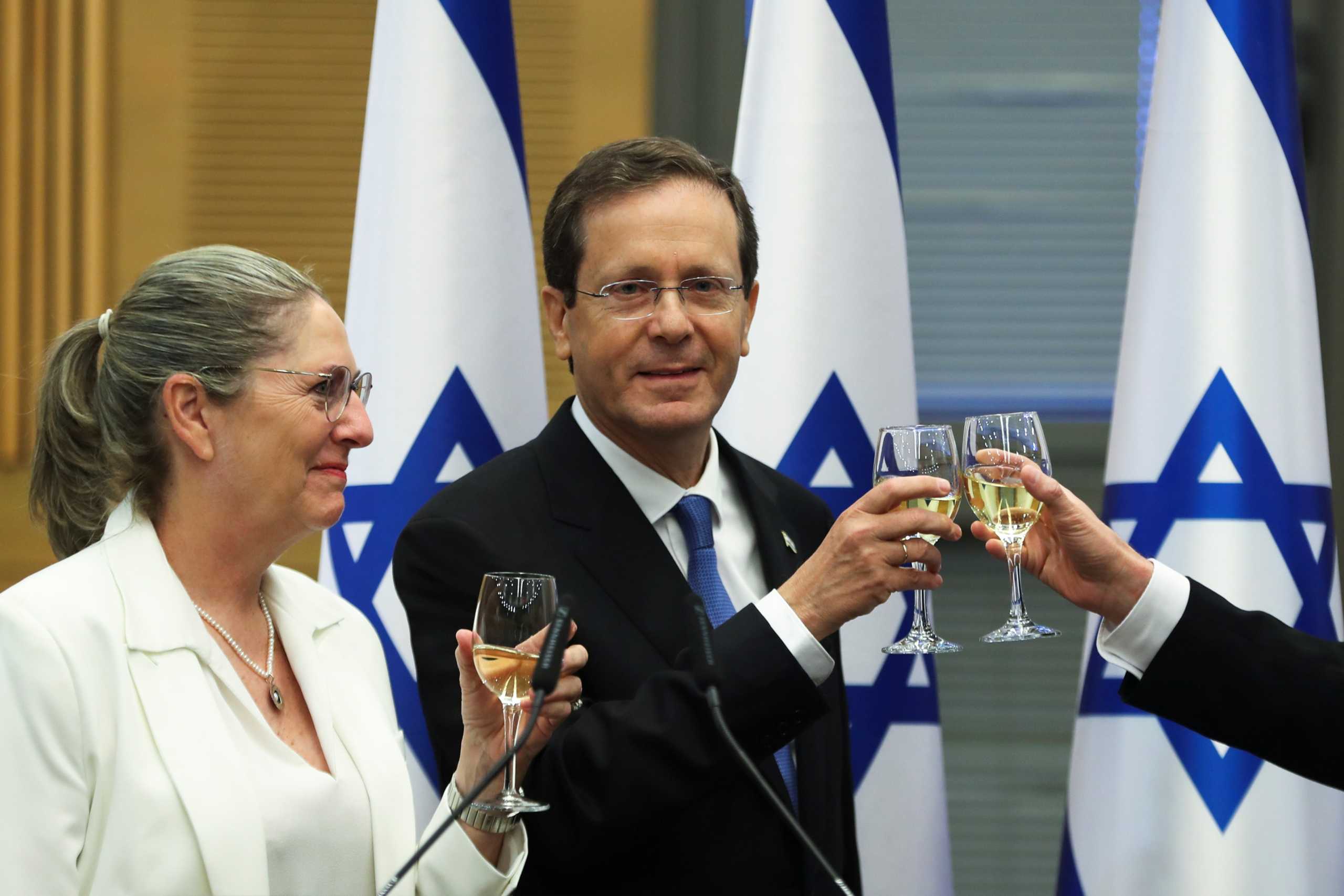 President-elect Isaac Herzog and his wife Michal celebrate after a special session of the Knesset whereby Israeli lawmakers elected the new president, at the Knesset, Israel's parliament, in Jerusalem June 2, 2021. REUTERS