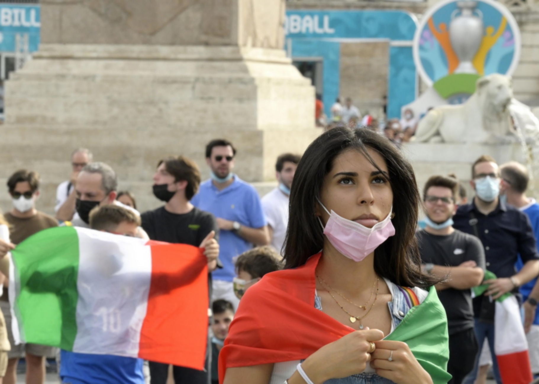 epa09288988 Italian fans watch the UEFA EURO 2020 group A preliminary round soccer match between Italy and Wales, at a fan zone set up in piazza del Popolo in Rome, Italy, 20 June 2021.  EPA