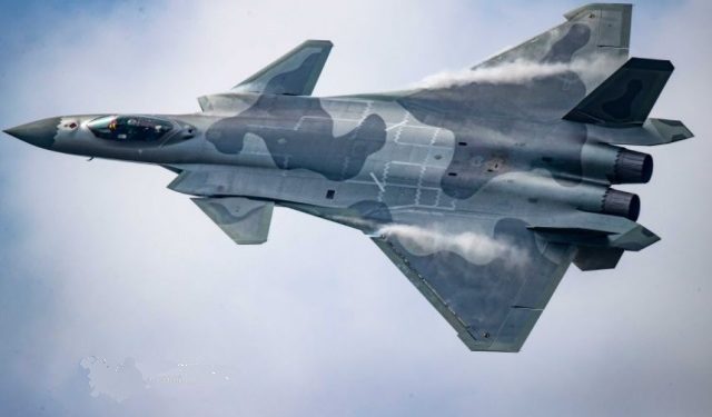 J-20: Η Κίνα αποκάλυψε τα αναβαθμισμένα μαχητικά πέμπτης γενιάς [pics]