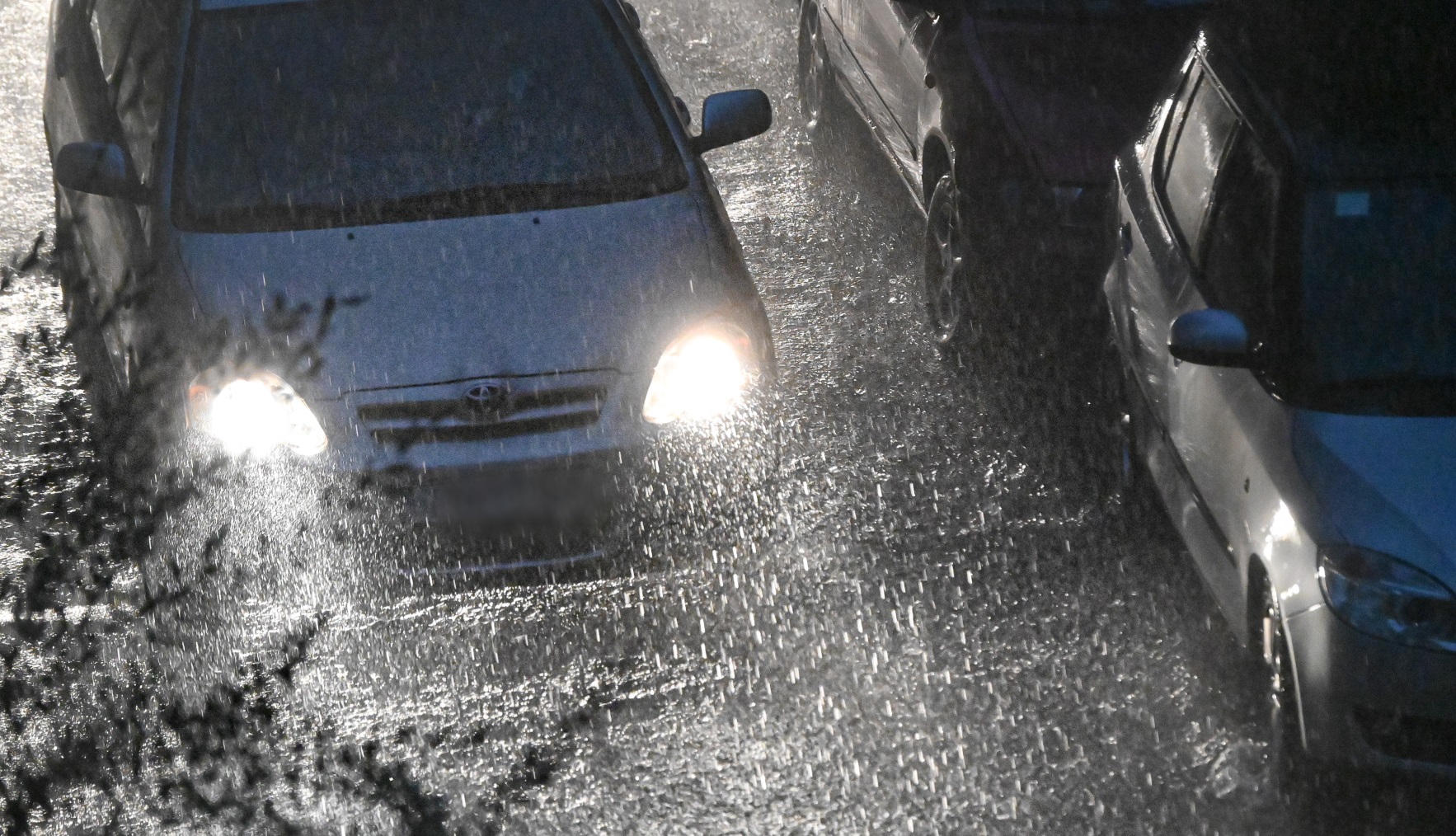 Καιρός – Ελλάδα: Έβδομη σερί μέρα με καταιγίδες και χαλάζι – Δείτε τους χάρτες