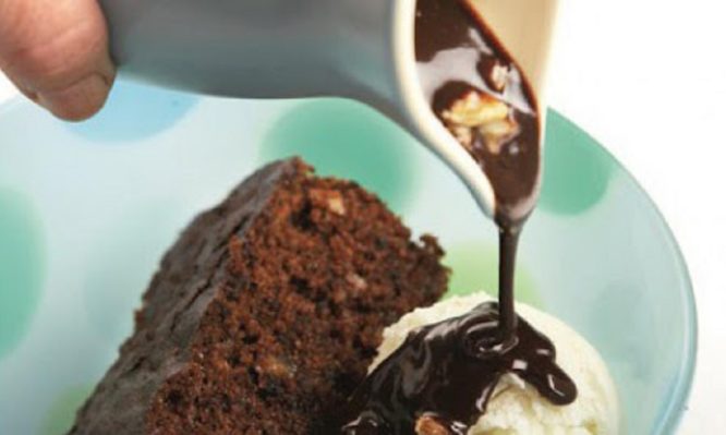 Σμυρναίικη σοκολατένια καρυδόπιτα