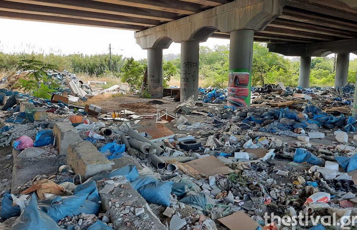 Θεσσαλονίκη: Ξεκίνησε ο καθαρισμός του απέραντου μπαζότοπου με τους 7.000 τόνους σκουπιδιών