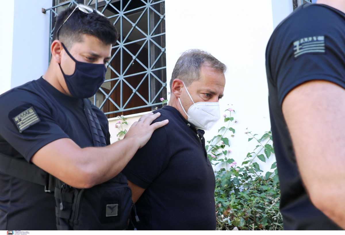 Ο Δημήτρης Λιγνάδης αρνήθηκε να απαντήσει στις ερωτήσεις της ανακρίτριας για τους δυο βιασμούς