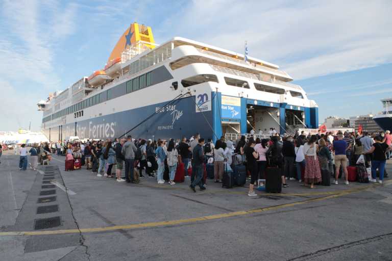 Ανεστάλη η απεργία της ΠΕΝΕΝ - Φεύγουν στις 9 τα πλοία