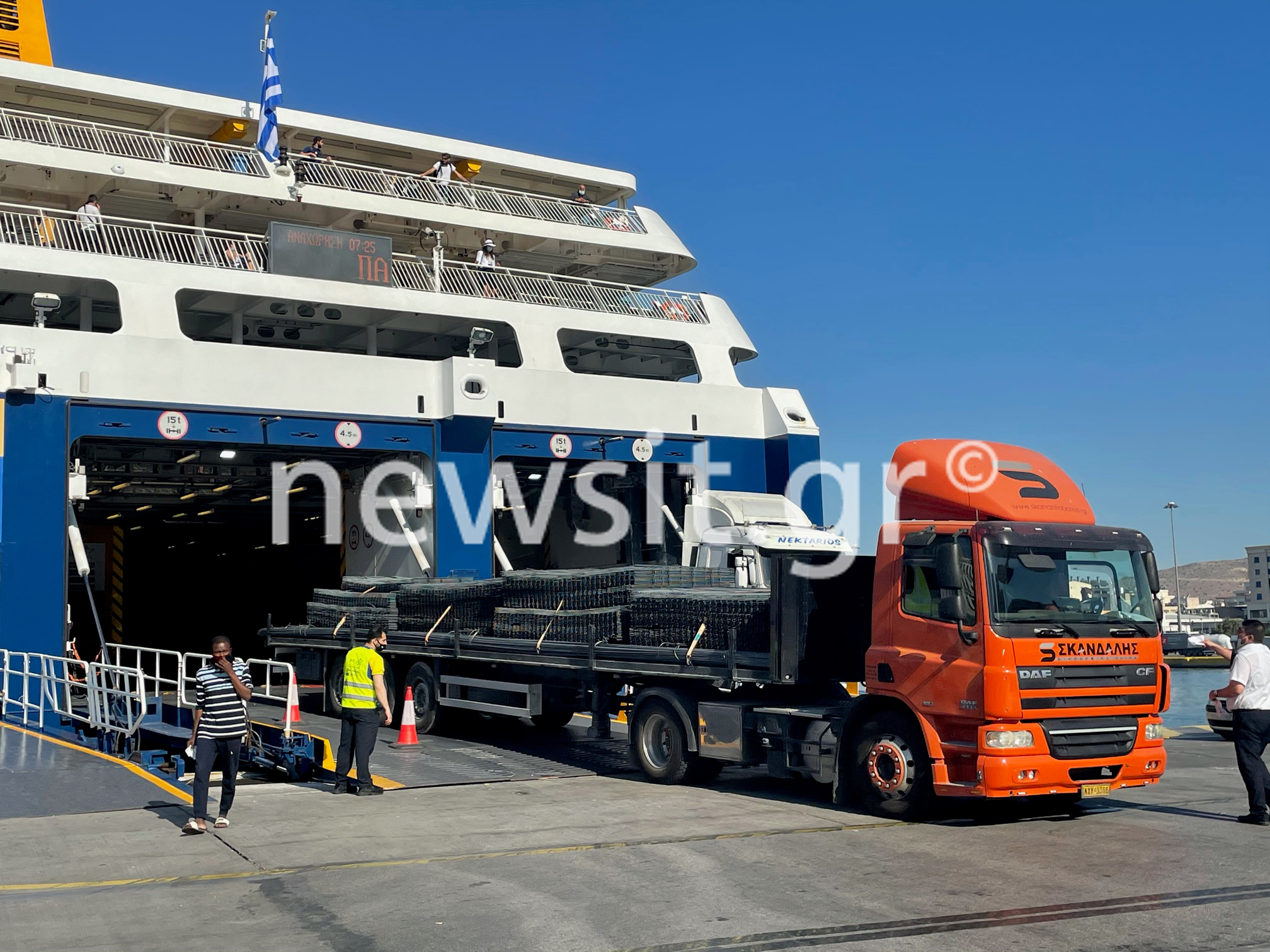 Ανεστάλη η απεργία στα πλοία – Έκανε πίσω η ΠΕΝΕΝ (pics, video)