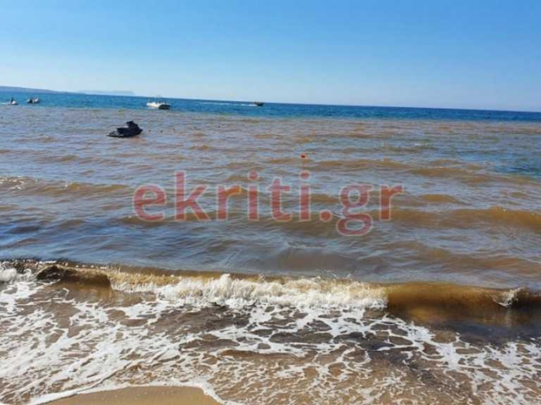 Ηράκλειο: Λύματα από ξενοδοχείο μετέτρεψαν τη θάλασσα σε βούρκο
