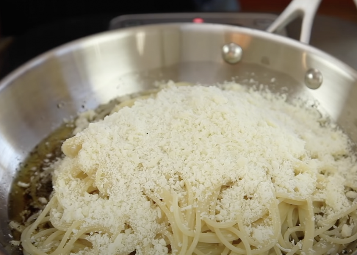 Σ’ αρέσουν τα ζυμαρικά; Το Cacio e Pepe είναι το πιάτο που πρέπει να μάθεις