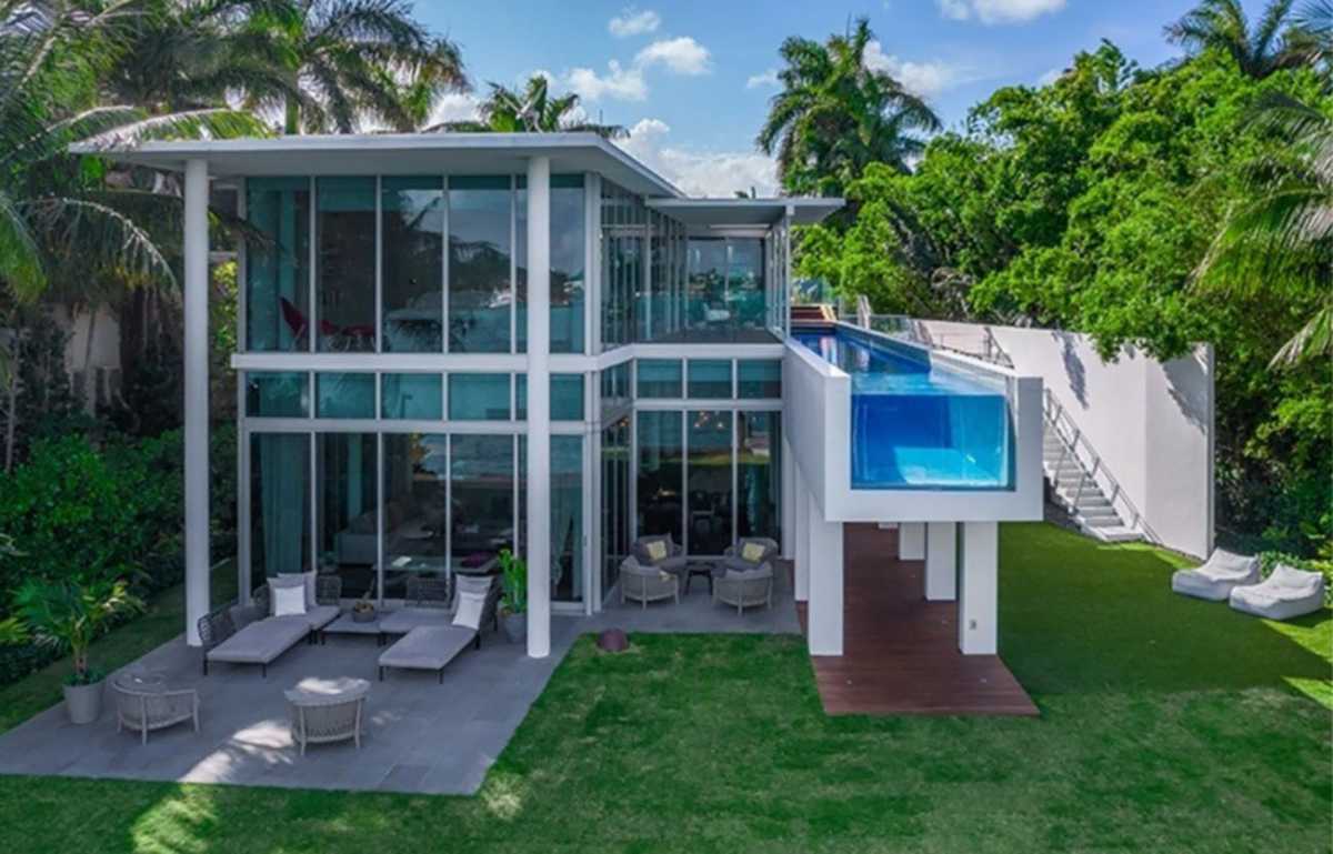 Η παραθαλάσσια κατοικία των 22,5 εκατ. δολαρίων με την πιο cool πισίνα που έχετε δει
