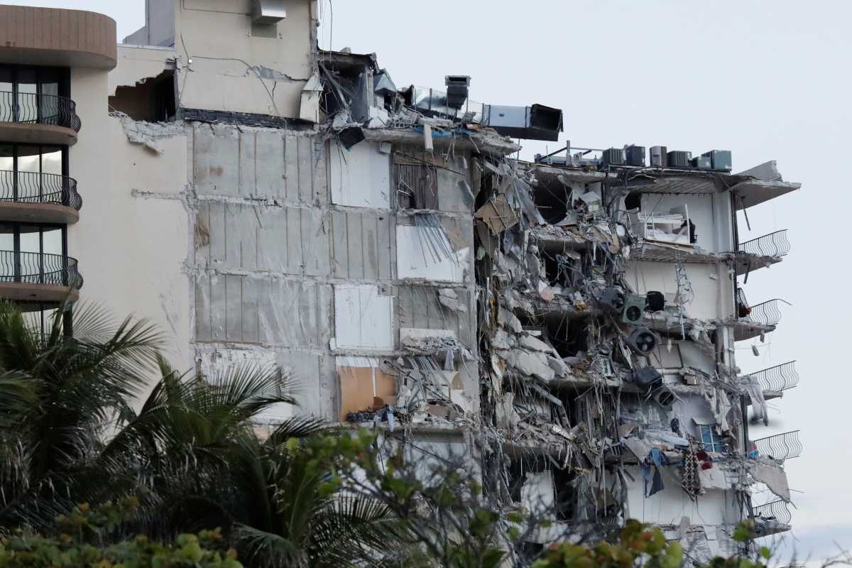 Μαϊάμι: Εικόνες – σοκ από την κατάρρευση πολυόροφου κτιρίου – Τουλάχιστον 1 νεκρός και 10 τραυματίες (pics, vids)