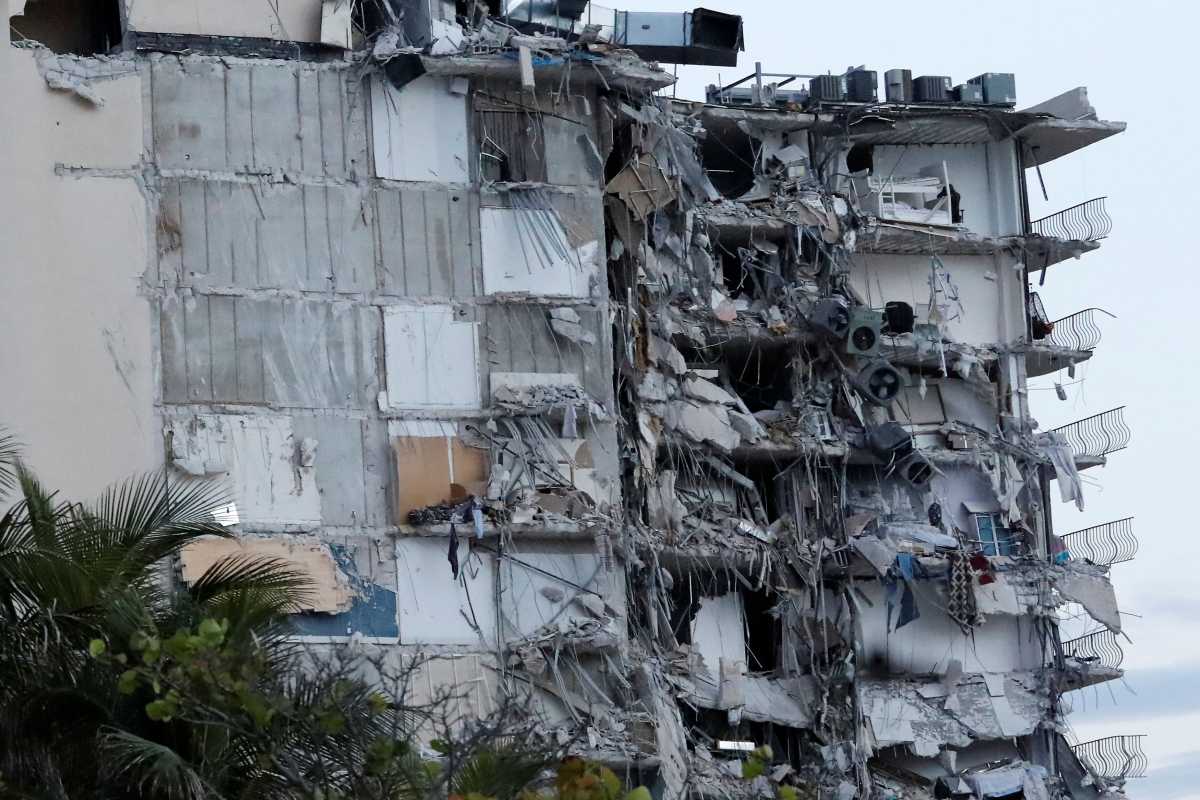 Μαϊάμι: Η στιγμή που το θηριώδες κτίριο καταρρέει – Σοκαριστικό βίντεο