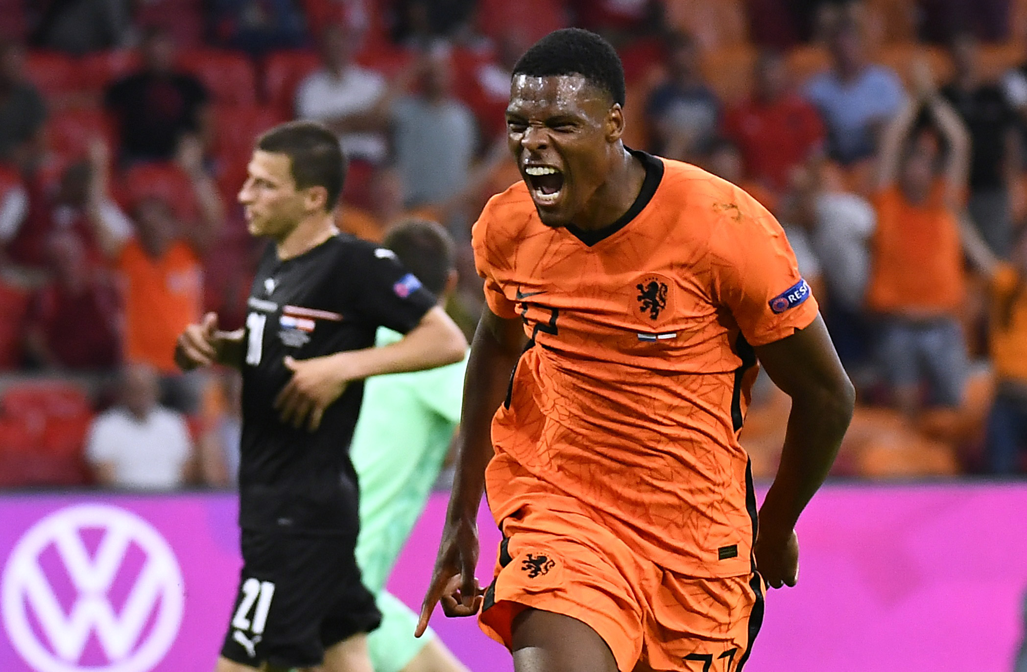 Soccer Football - Euro 2020 - Group C - Netherlands v Austria - Johan Cruijff ArenA, Amsterdam, Netherlands - June 17, 2021 Netherlands' Denzel Dumfries celebrates scoring their second goal Pool via REUTERS