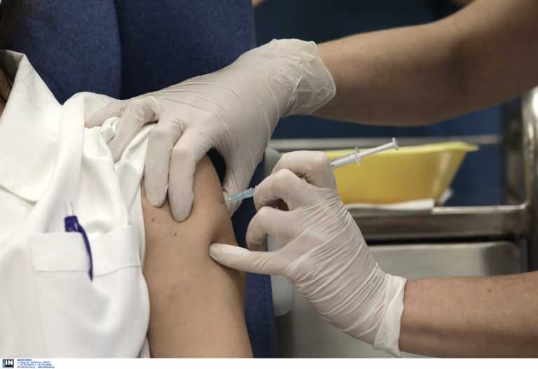 Αθηνά Λινού: Ακόμα και οι ανεμβολίαστοι νέοι μπορεί να πεθάνουν