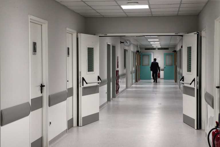 Κορονοϊός: 43 νεκροί και 2.170 νέα κρούσματα σήμερα