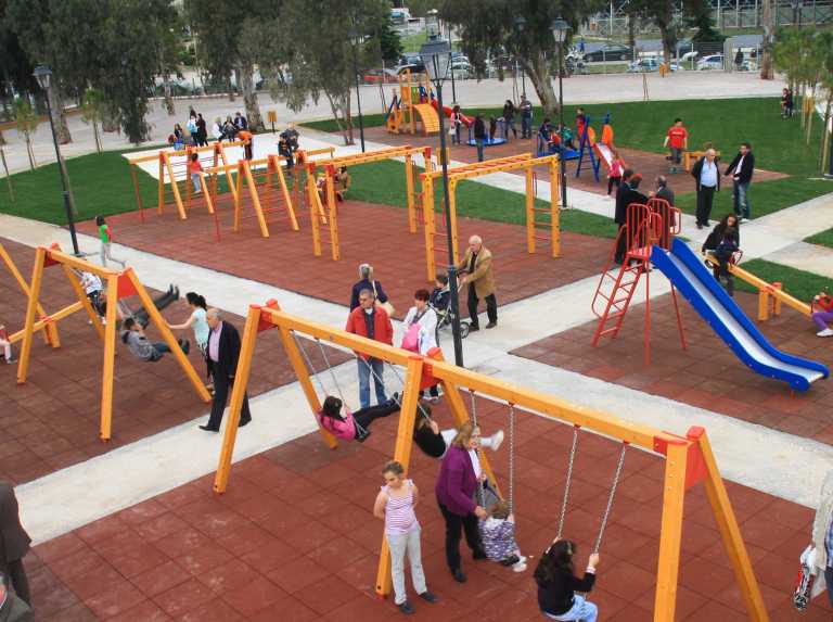 Επαναλειτουργούν από σήμερα παιδότοποι και λούνα παρκ