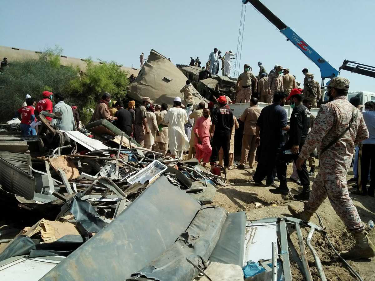 Τραγωδία στο Πακιστάν: Δεκάδες νεκροί και τραυματίες σε σύγκρουση τρένων