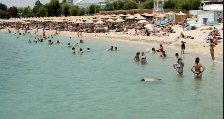 «Λιώνει το κορμί» και γίνεται... χαμός για μια βουτιά - Μεγάλη κίνηση προς τις παραλίες (video)