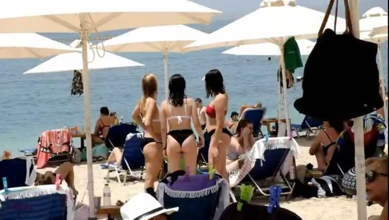 «Γονατίζει» τη χώρα ο καύσωνας - Το αδιαχώρητο στις παραλίες για λίγη δροσιά - Μέτρηση έπιασε... 72 βαθμούς Κελσίου! (video)