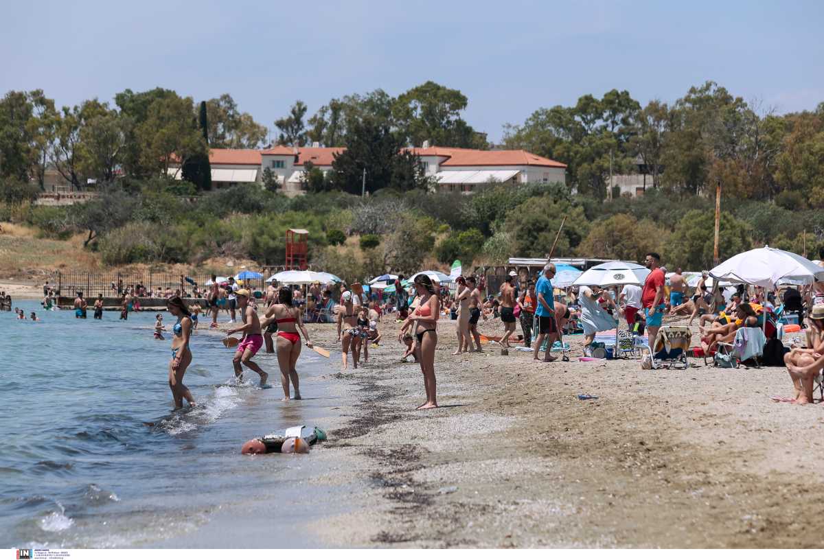 Γέμισαν οι παραλίες: Bουτιές και ηλιοθεραπεία για πολλούς Αθηναίους σήμερα (pics)