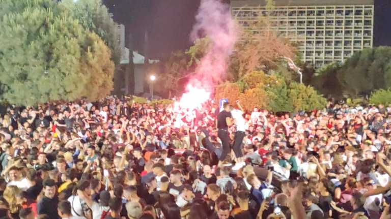 Νέα εισαγγελική παρέμβαση για το κορονοπάρτι στο ΑΠΘ - Τον γύρο του κόσμου κάνουν οι εικόνες από το Reuters