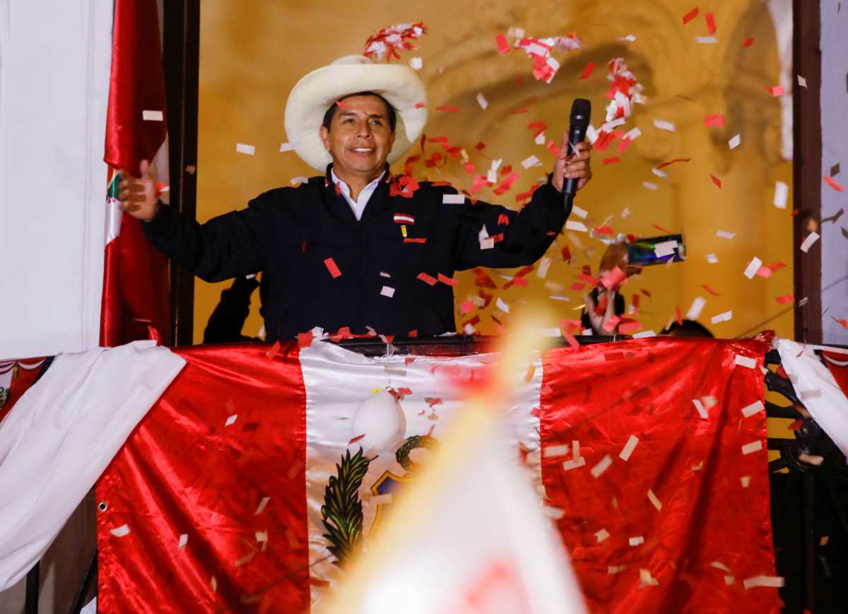 Περού: Ο Καστίγιο ανακηρύσσει εαυτόν νικητή – Ακύρωση 200.000 ψήφων ζητά η Φουχιμόρι