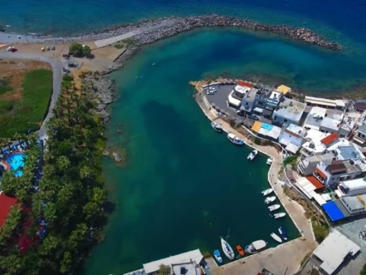 Κρήτη: Η φυσική «πισίνα» που αποτελεί πόλο έλξης – Εντυπωσιακές εικόνες από drone