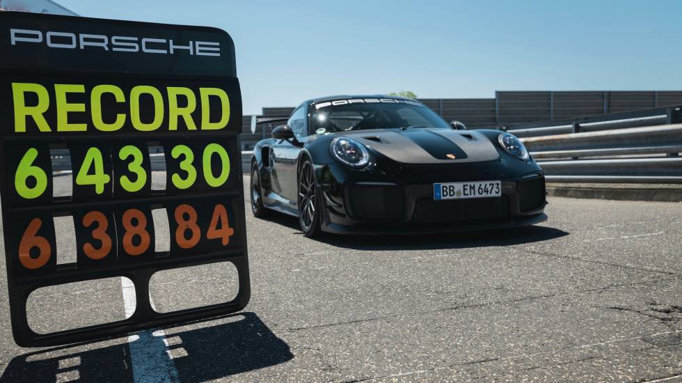 Η Porsche πρόσθεσε ένα ακόμα ρεκόρ στο πλούσιο παλμαρέ της (video)