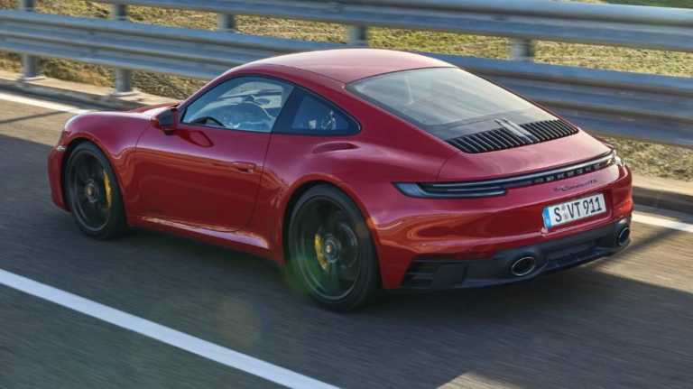Η Porsche αποκαλύπτει τη νέα 911 GTS (video)