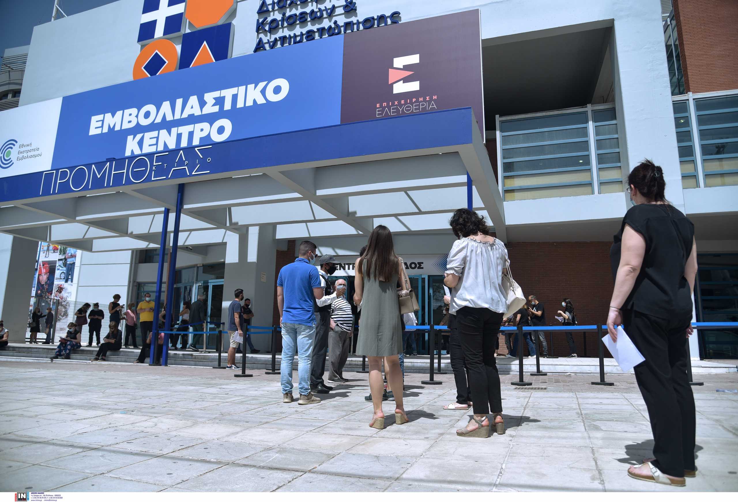 Ανησυχία στην κυβέρνηση για τους εμβολιασμούς και… γκρίνια για τους επικοινωνιακούς χειρισμούς