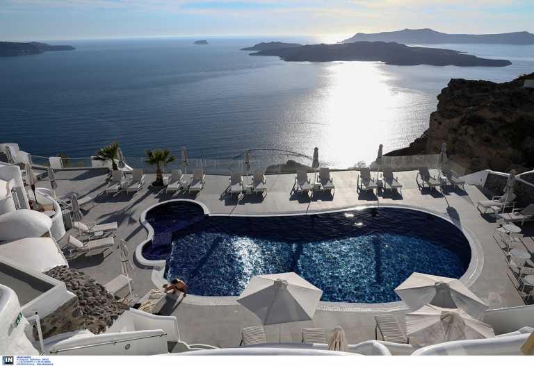 «Απόβαση» επιχειρηματιών και υπουργών από τη Σαουδική Αραβία στη Σαντορίνη – Δήλωσαν «μαγεμένοι»