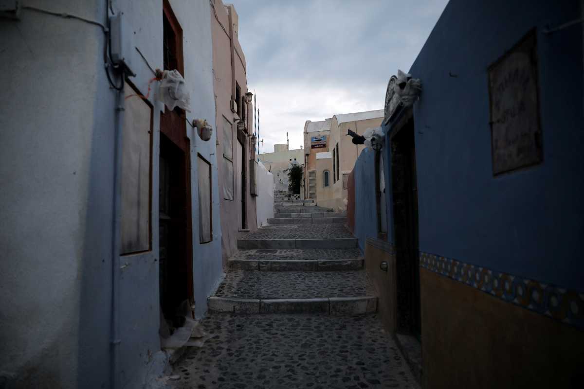 «Μαύρα σύννεφα» πάνω από ελληνικό τουρισμό – Μπαράζ ακυρώσεων από TUI, έκκληση από ΣΕΤΕ