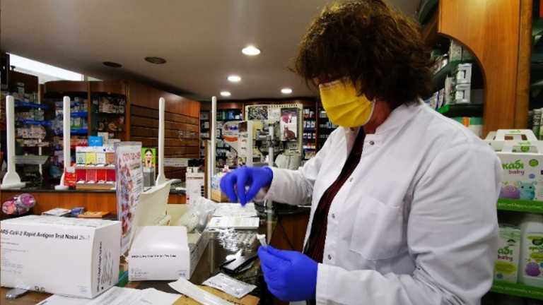 Τέλος τα δωρεάν self test από τα φαρμακεία στις 19 Ιουνίου - Φαρμακοποιοί: Το γνωρίζει η Πολιτεία