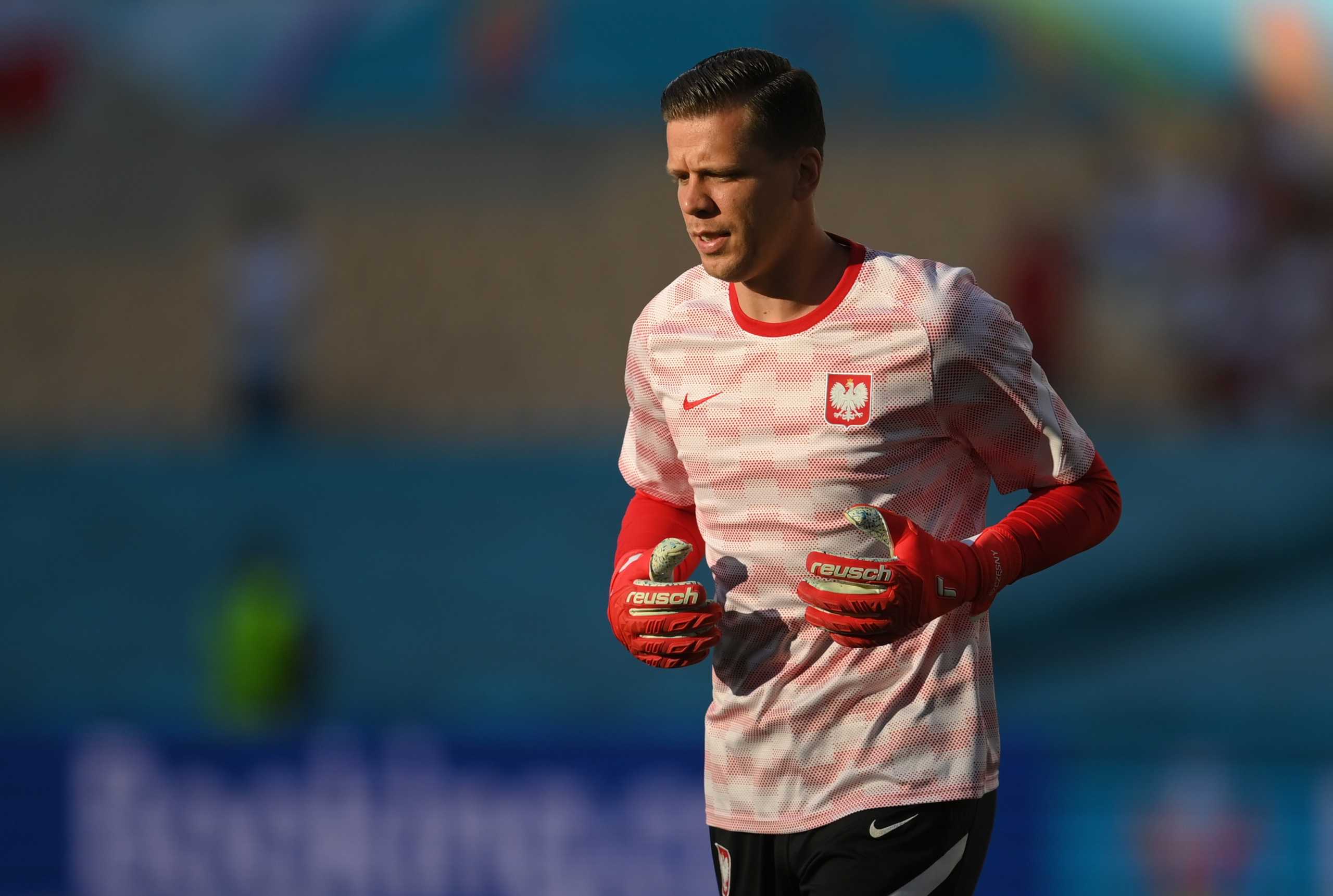 Soccer Football - Euro 2020 - Group E - Spain v Poland - La Cartuja Stadium, Seville, Spain - June 19, 2021 Poland's Wojciech Szczesny during the warm up before the match Pool via REUTERS