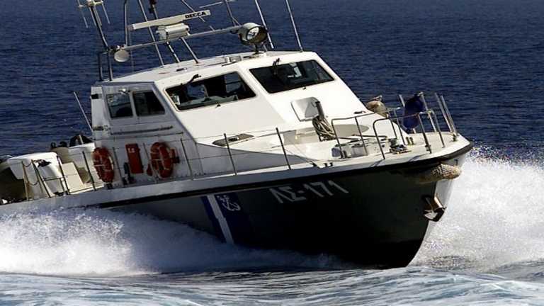 Μήλος: Εντοπίστηκε σκάφος με 124 αλλοδαπούς ανοιχτά του νησιού