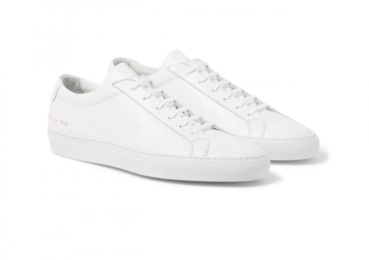 Βρήκαμε 8 sneakers που μπορείς να φορέσεις σχεδόν με τα πάντα