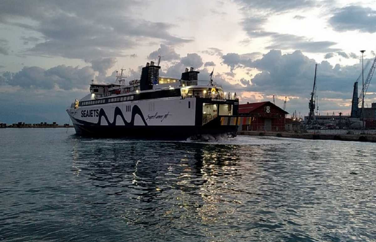 Θεσσαλονίκη: Έδεσε στο λιμάνι το Super Runner Jet – Ανάρπαστα τα εισιτήρια για το πρώτο ταξίδι