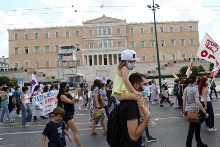 Μικροί, μεγάλοι στο... δρόμο κατά του εργασιακού