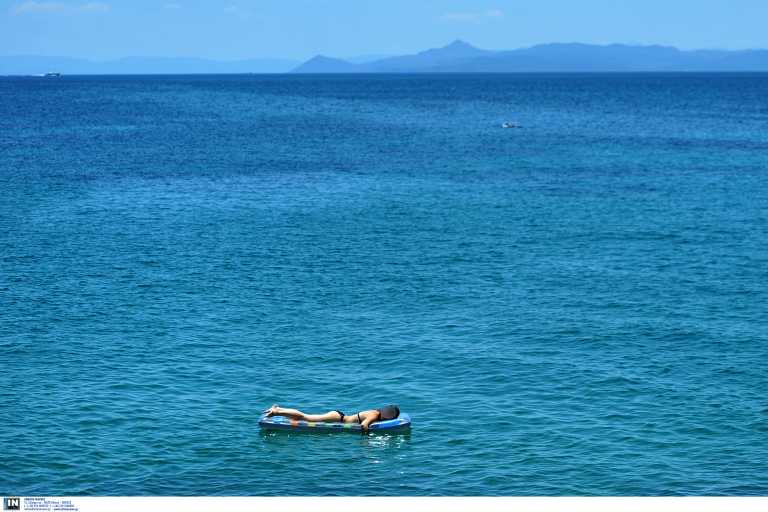 Θεσσαλονίκη: Διακοπές θανάτου για τουρίστρια – Πάγωσαν στην παραλία που έπεσε για μπάνιο