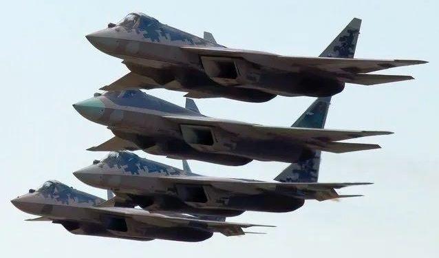 Su-57: Η Ρωσία παραλαμβάνει δύο ακόμα stealth μαχητικά – «κακοποιούς»