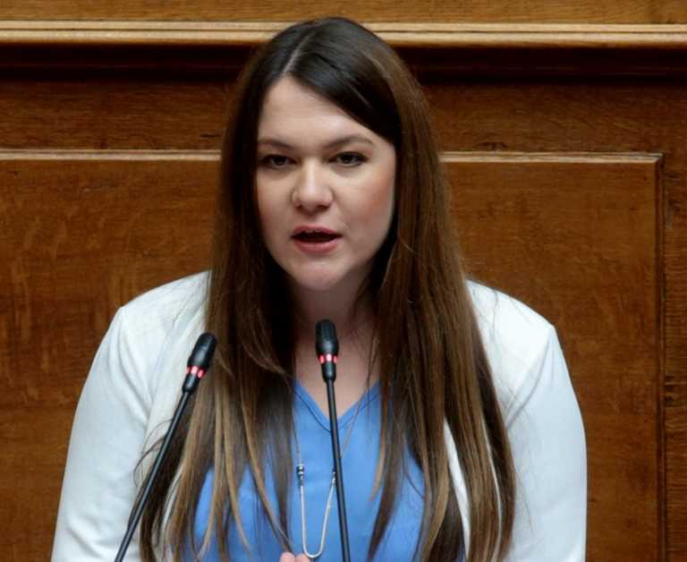 ΜέΡΑ25: Ανεξαρτητοποιήθηκε η βουλευτής Κωνσταντίνα Αδάμου – Πώς αντέδρασε ο Γιάνης Βαρουφάκης