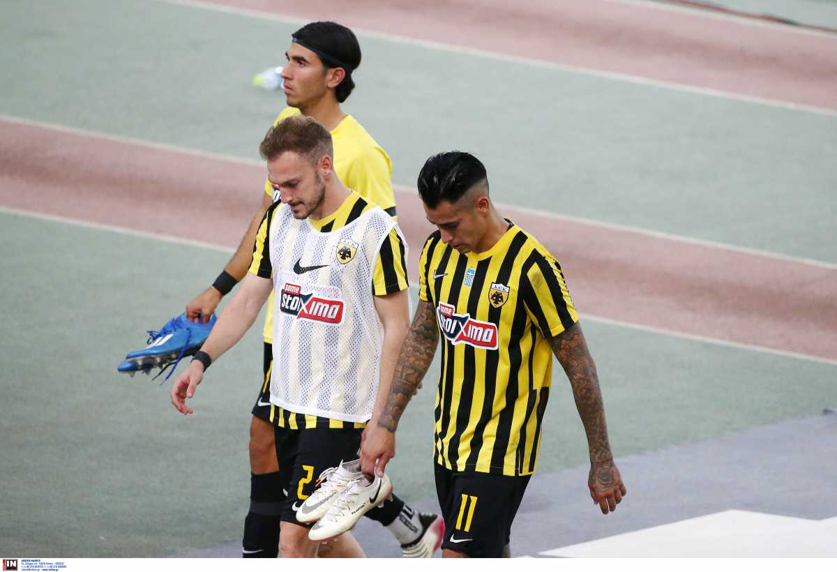 ΑΕΚ: Σκυμμένα κεφάλια μετά τον αποκλεισμό από την Βελέζ